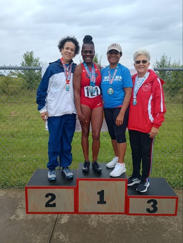 Customer photo review of SKINS SERIES-3 WOMEN'S HALF TIGHTS BURGUNDY