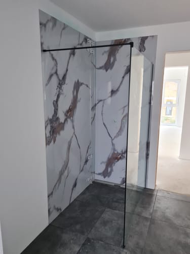 Customer photo review of SONNI Walk In/ Begehbare Dusche Duschabtrennung Duschwand Nano Klarglas Glasstärke 8mm Breite 70-120cm