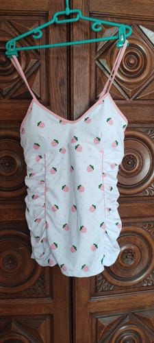 Customer photo review of Maillot de bain plissé fraise blanc et rose des années 1950