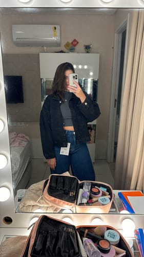 Carla S. review of Jaqueta Jeans Oversized Andiroba Preta image 1 out of 1