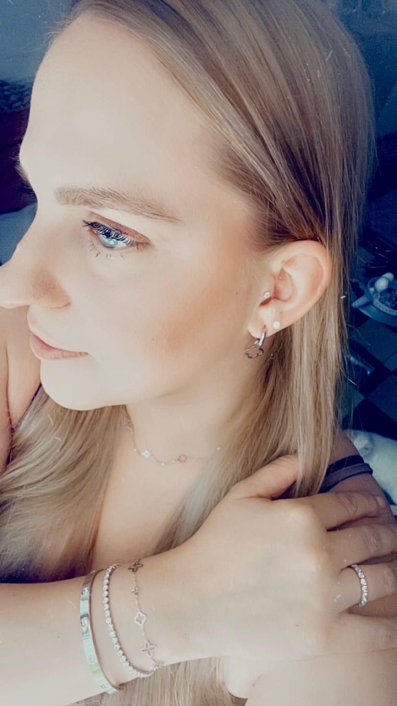Customer photo review of Fancy Clover Kette | 18K vergoldet