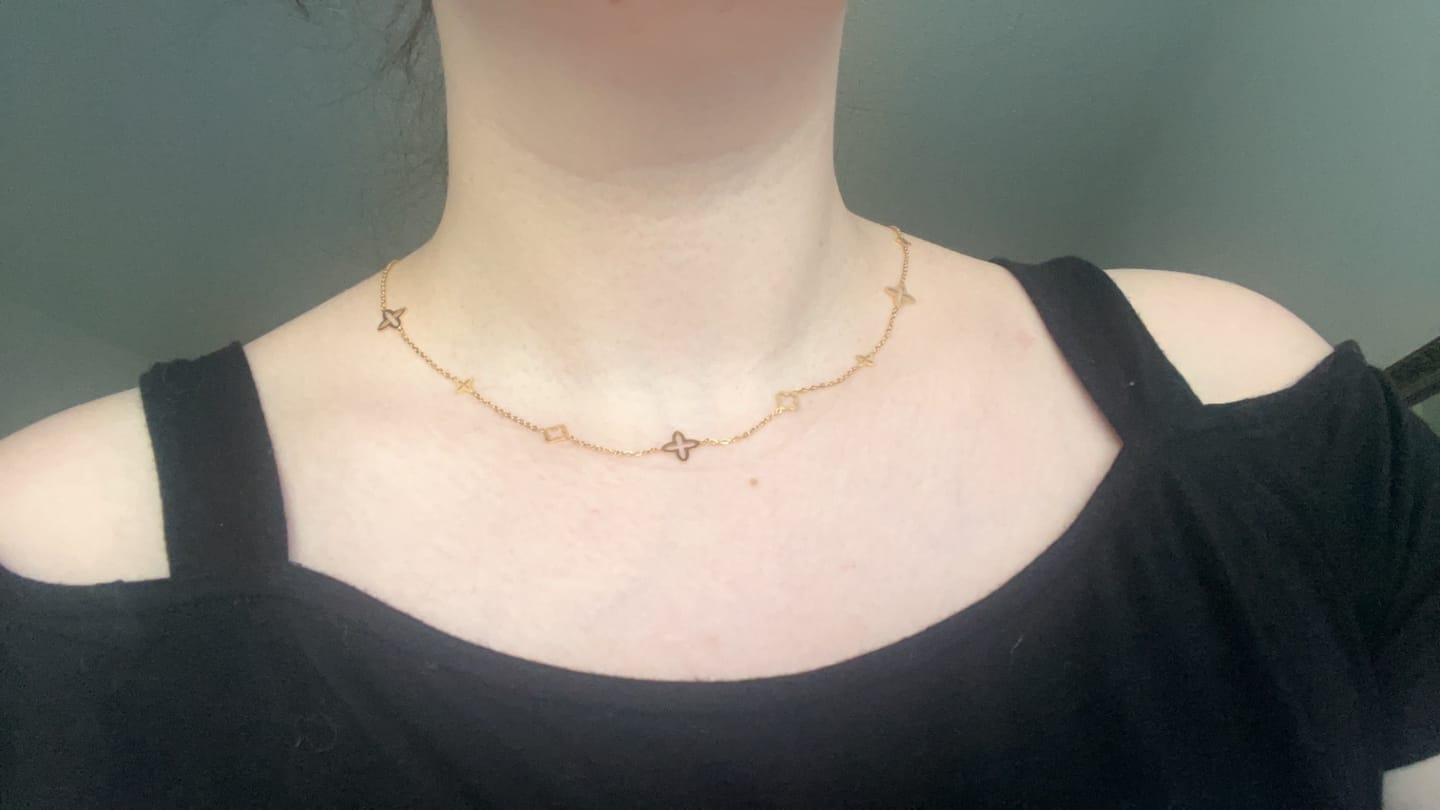 Customer photo review of Fancy Clover Kette | 18K vergoldet
