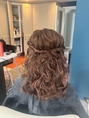 Customer photo review of 14" Wavy Clip In Hair Extensions