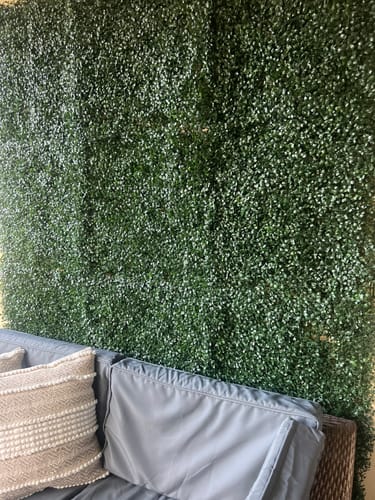 Customer photo review of Outdoor Garden 20" x 20" Artificial Boxwood Leaf & Vine Privacy Hedge 33.24 sf