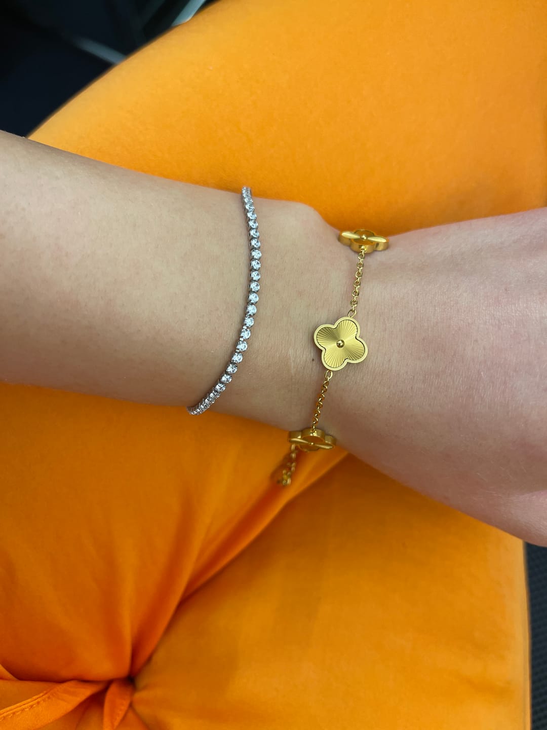 Customer photo review of Shine Clover Armband | 18K vergoldet