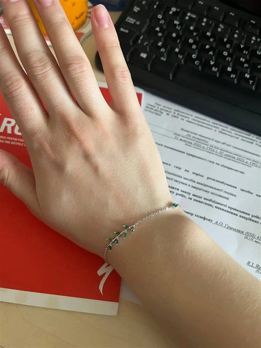 Customer photo review of Pulseira Folhas Verdes Prata 925