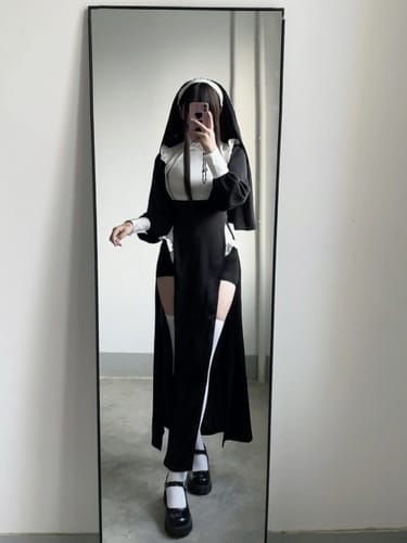 Customer photo review of Halloween nun costume S389