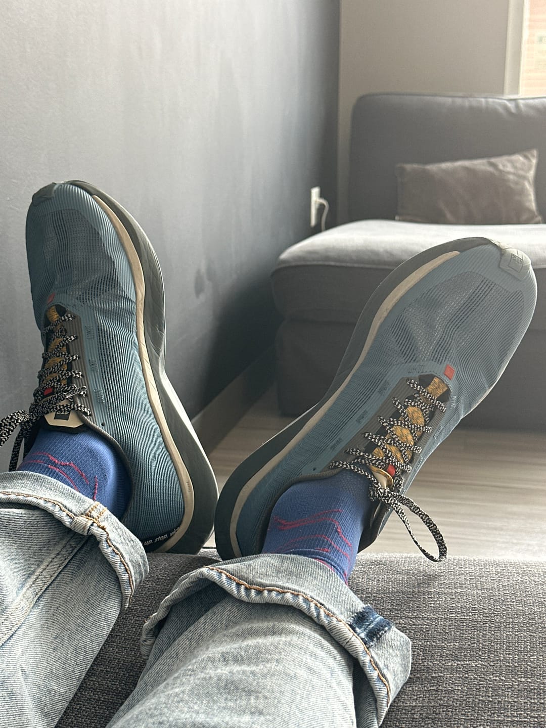 Customer photo review of weekdays, kind of blue.