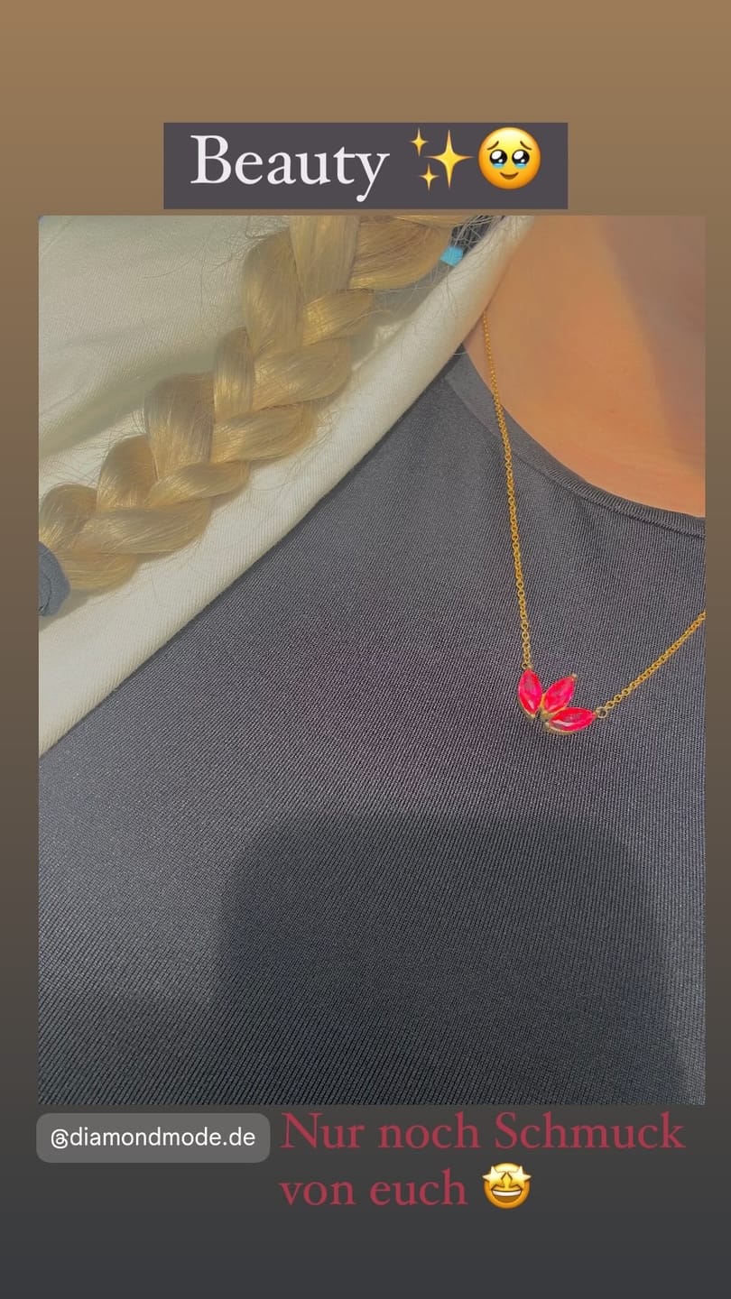 Customer photo review of Lotus Halskette | 18K vergoldet