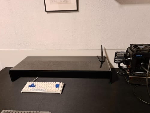 Customer photo review of Glas Aufsatz Erhöhung für TV, Bildschirm, PC, Monitor, Laptop - Schwarz