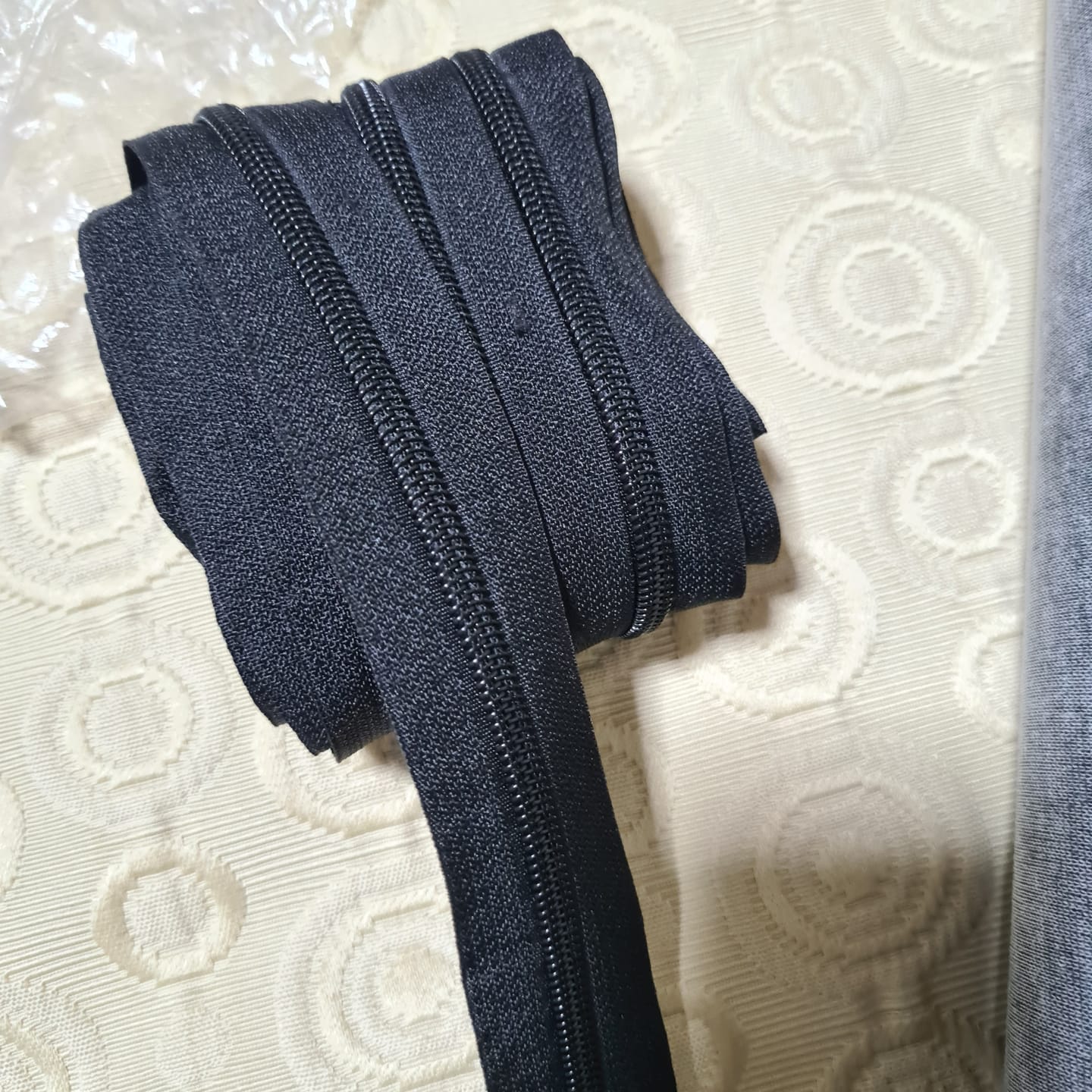Customer photo review of ZIPER Nº6 POLIESTER COR PRETO 10 METROS