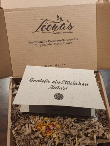 Customer photo review of 15% Lavendel mit Kamille & Kaffee Haarseife (Haarwachstum & Tiefenpflege)