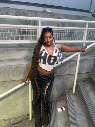 Customer photo review of LOW RISERS (BLACK DENIM)