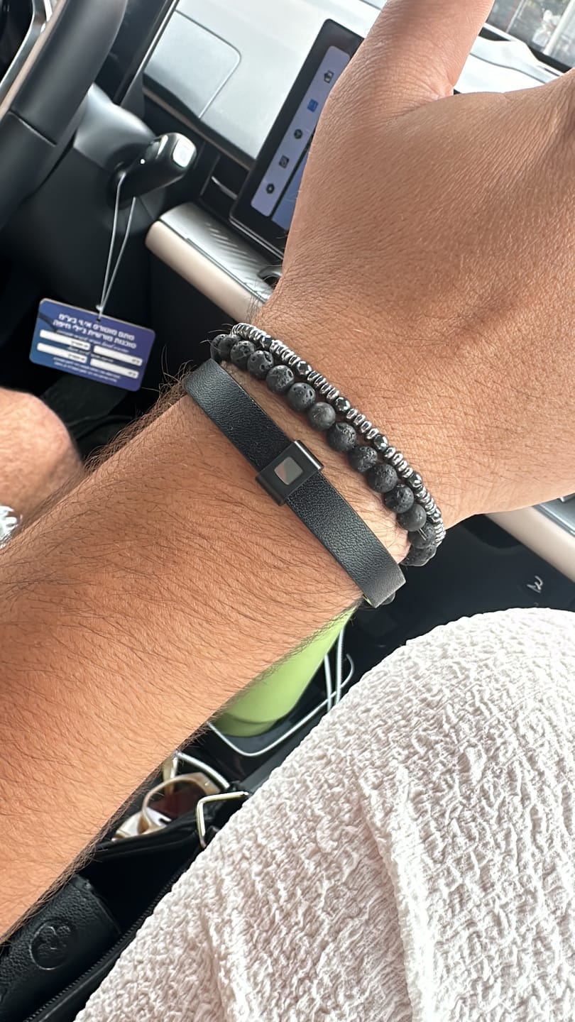 Customer photo review of צמיד עור - "All Black״