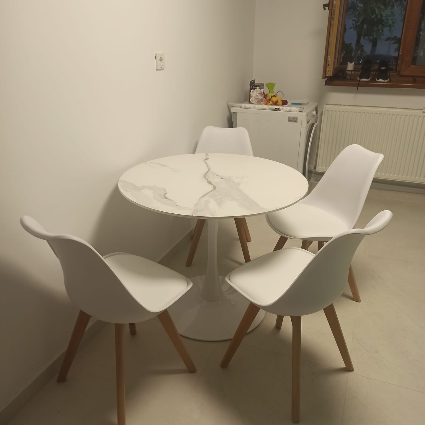 Customer photo review of Masa ESPERO, alb cu efect de marmura/alb, ceramica/metal, 90x90x75 cm