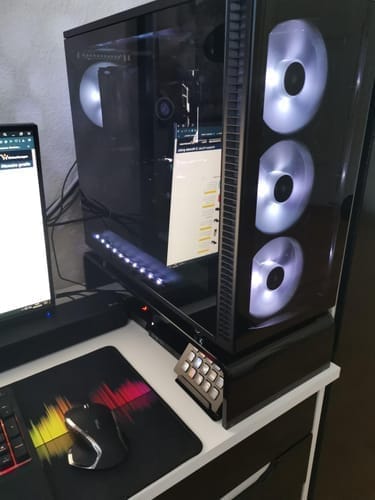Customer photo review of Glas Aufsatz Erhöhung für TV, Bildschirm, PC, Monitor, Laptop - Schwarz