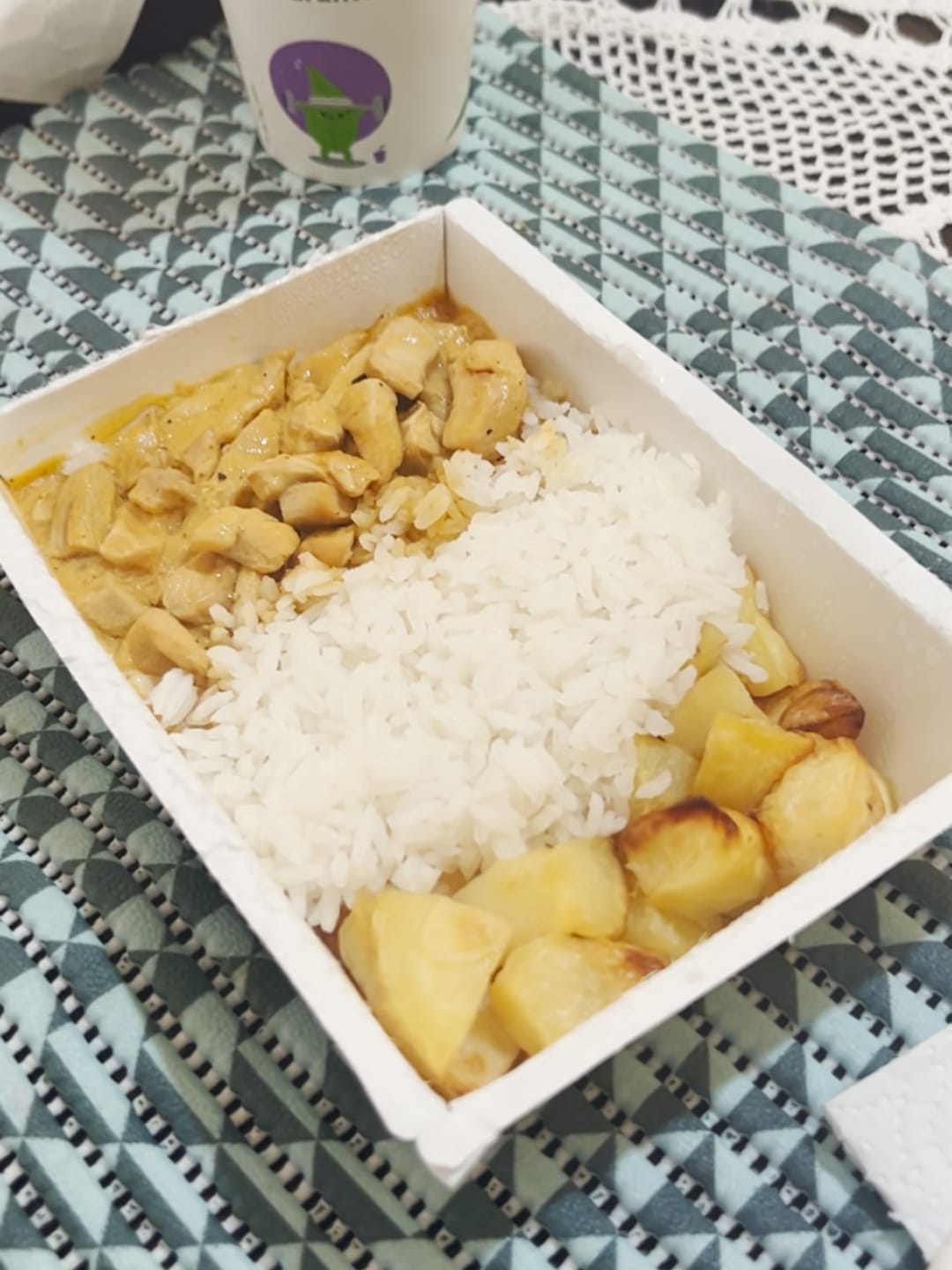 Customer photo review of Strogonoff de Frango, Arroz Branco e Batata Sauté