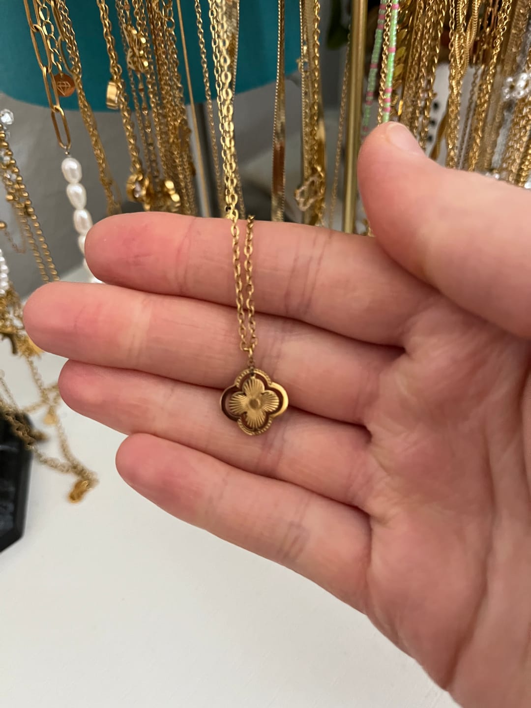 Customer photo review of Double Clover Kette | 18K vergoldet