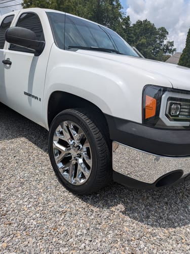Customer photo review of 14x1.5 32pcs+1 key Chrome Spike Lug Nuts Closed End Bulge Acorn For Chevy Ford