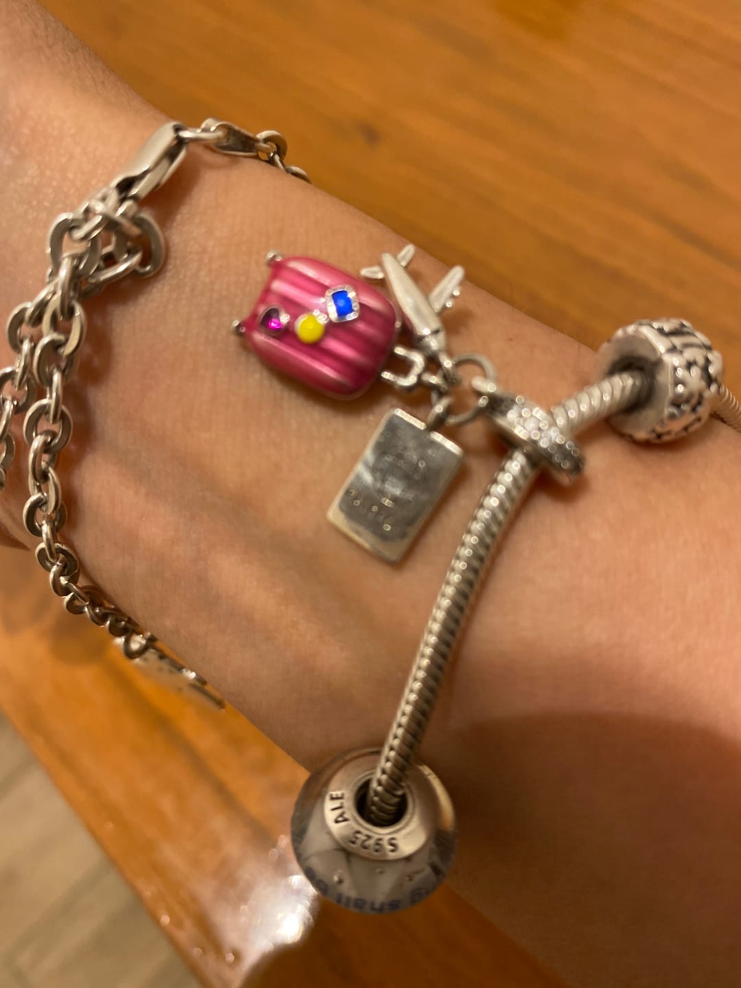 Customer photo review of Charm Viaje al Mundo