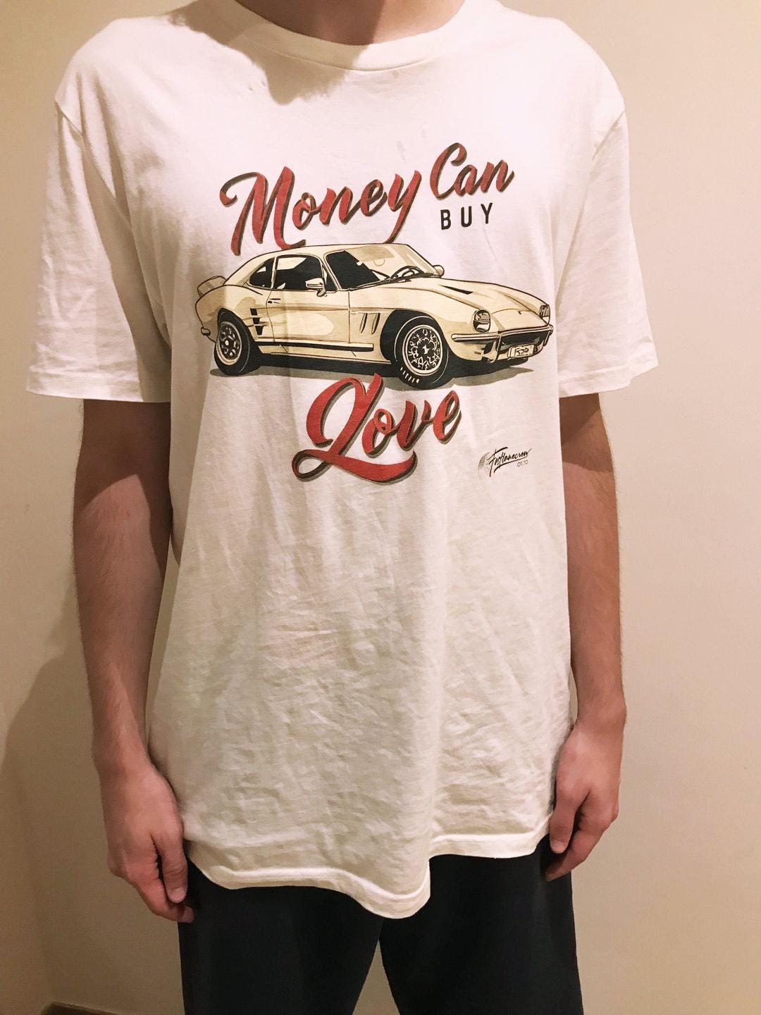 Customer photo review of T-SHIRT Classic fit | Money can buy - Retro | Unisex