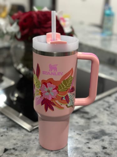 Customer photo review of Stanley Quencher H2.0 Flowstate™ Tumbler Día de las Madres | 1.1 L