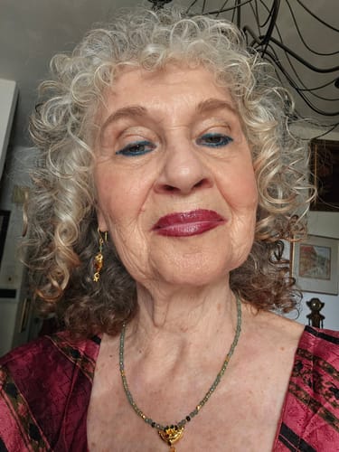 Customer photo review of סט שרשרת ועגילים ג'ייד