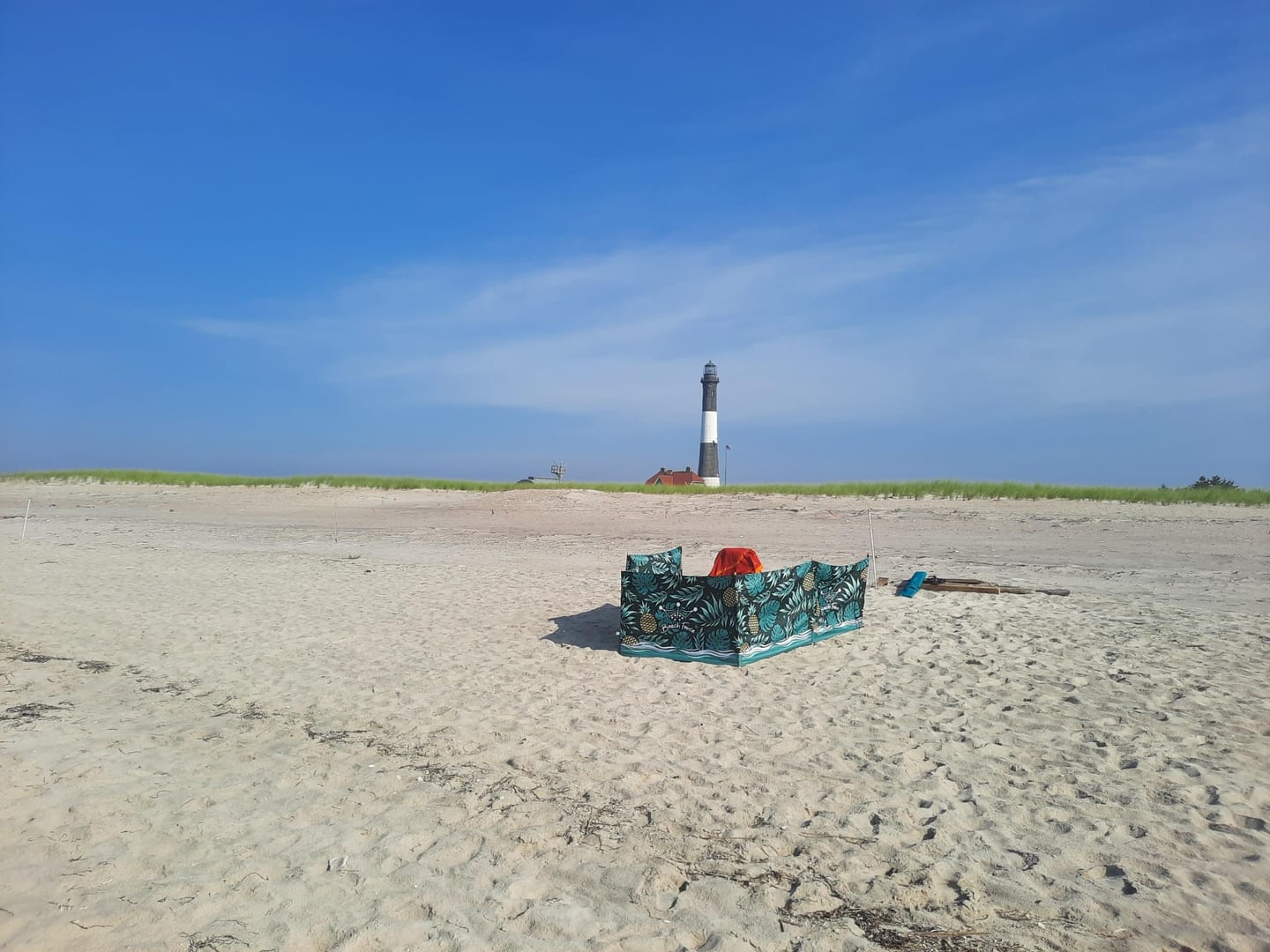 Customer photo review of PINAPPLE OASIS - 20 ft Beach Windscreen, Rubber Mallet and Carry Bag Included