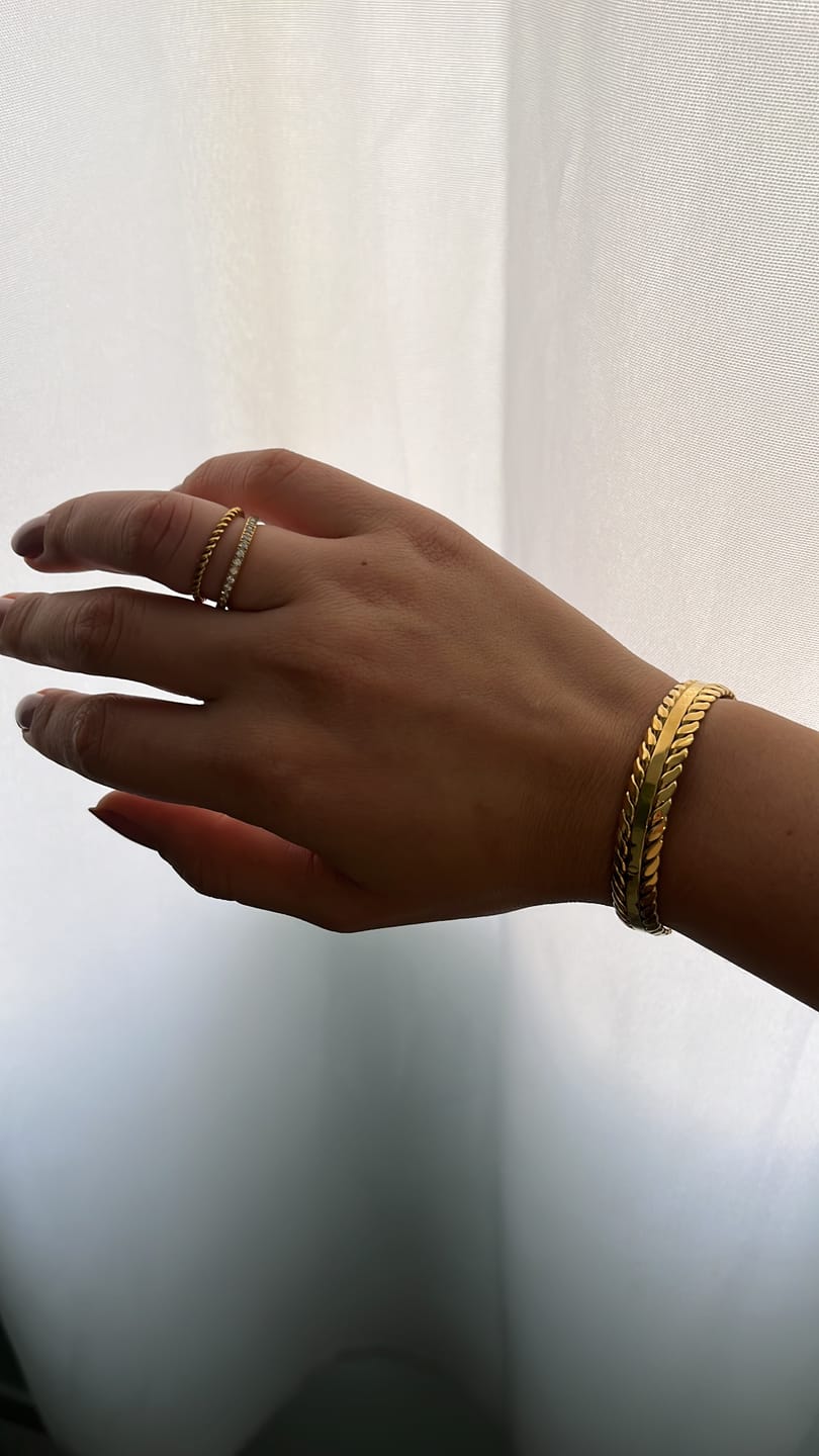 Customer photo review of Bracelete Folhas Dourada Banhado em Ouro 18k