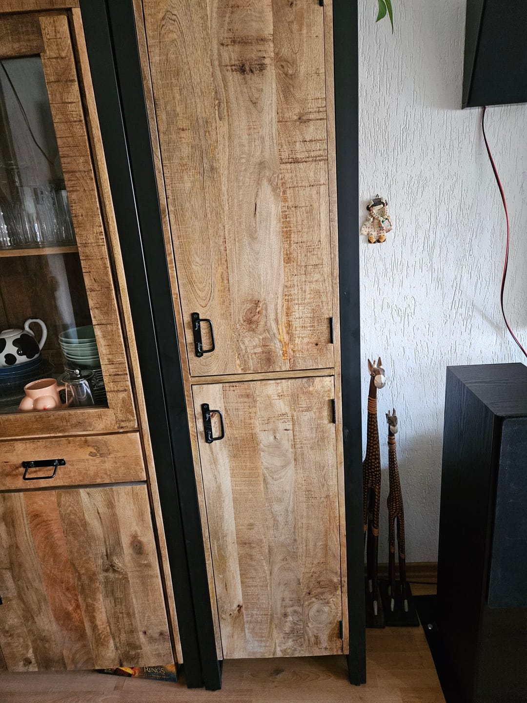 Customer photo review of Staande kast Britt Mangohout Staal 50x40x200cm