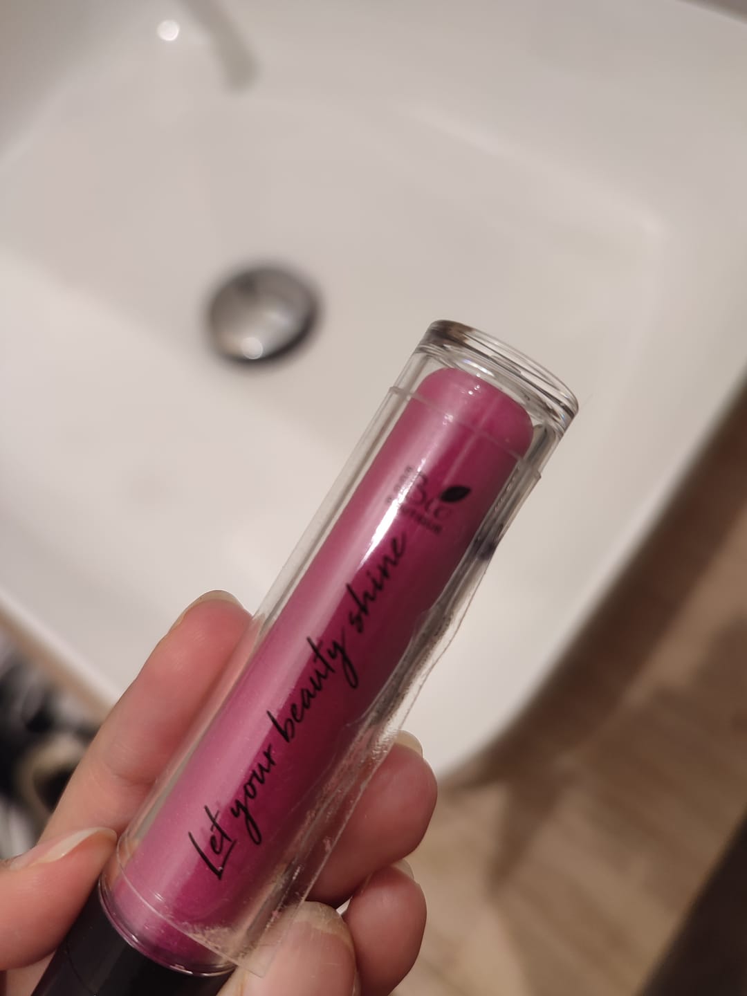 Customer photo review of Lip Volumizer - 3D Effect