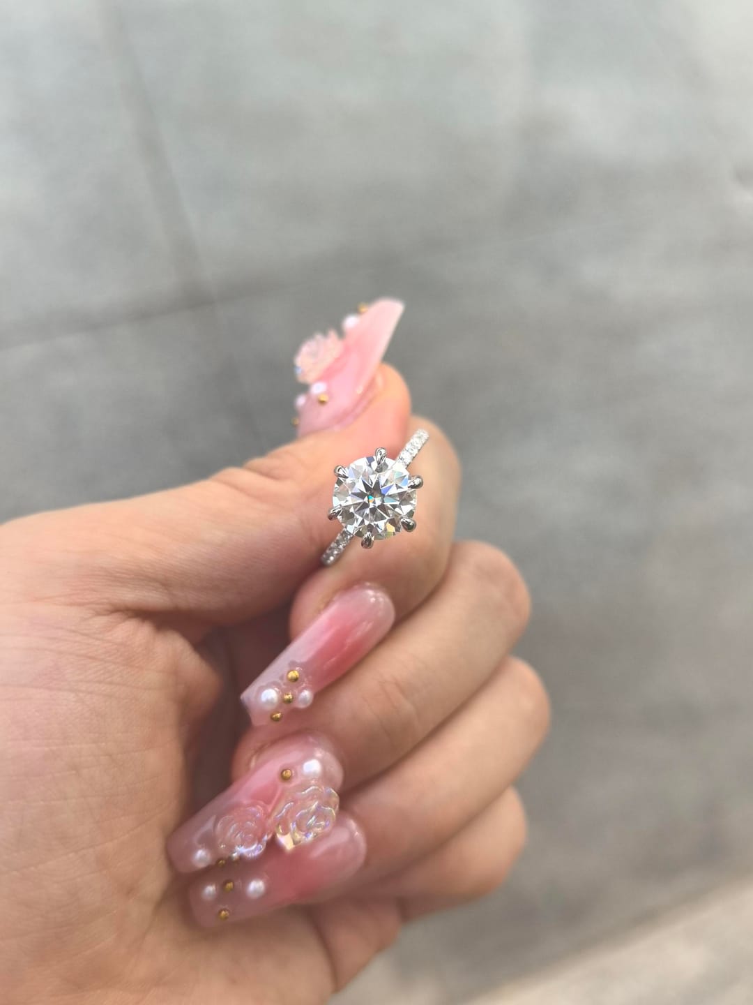 Customer photo review of S925 Moissanite 2.0~4.0 Carat 6 Prong Round Cut Engagement Ring