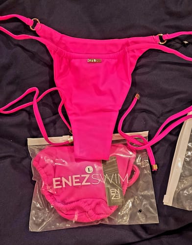 Customer photo review of LUCIA THONG BOTTOM - HOT PINK