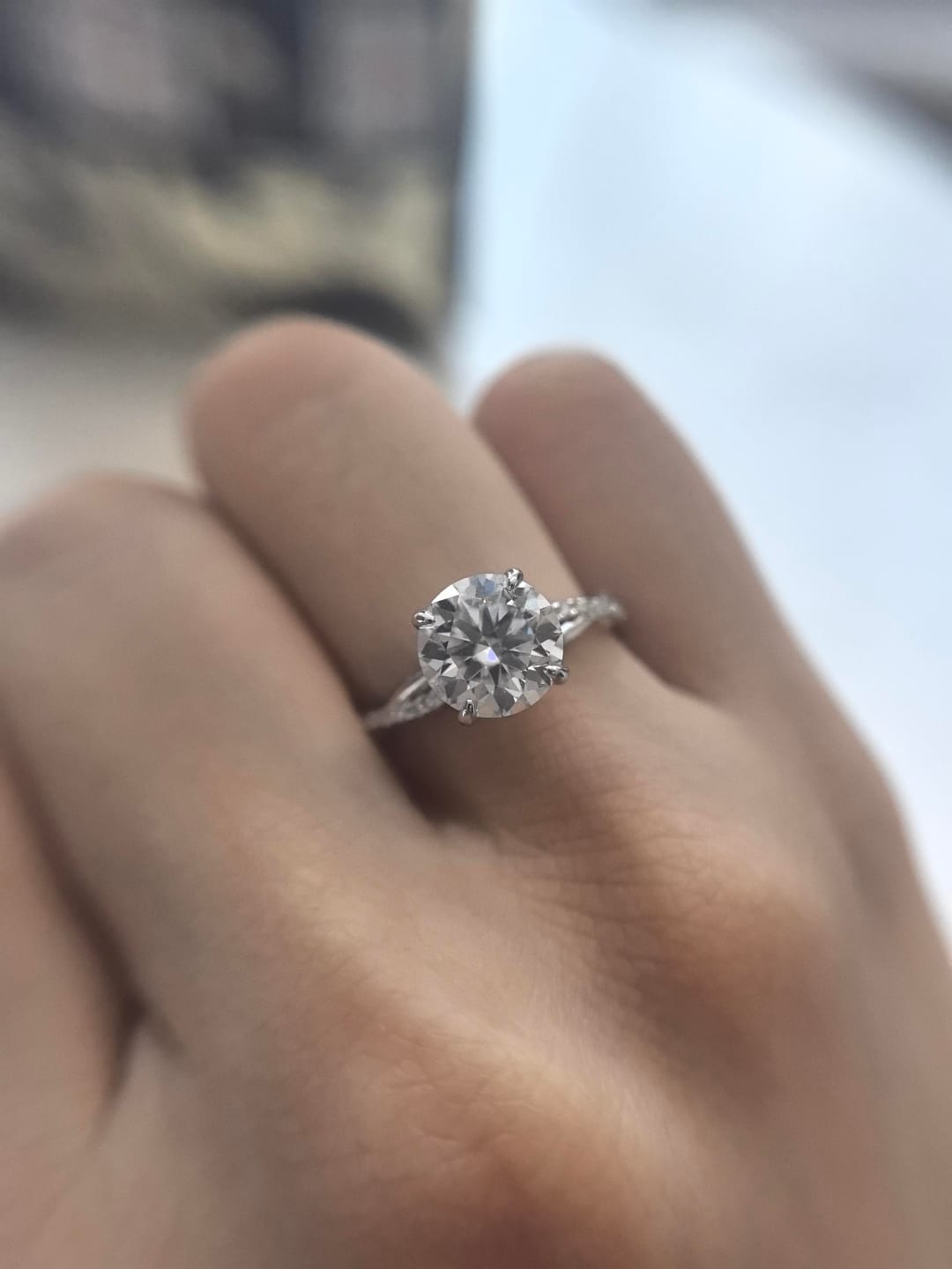 Customer photo review of S925 Twist Moissanite 2.0 Carat Round Cut Promise Ring