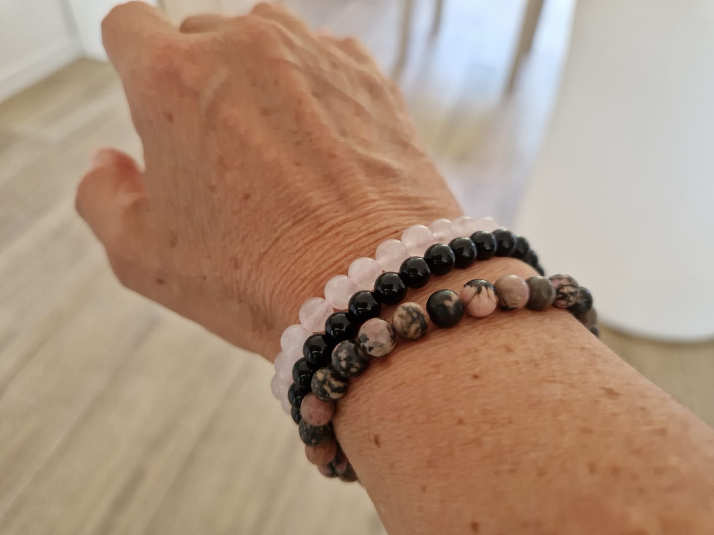 Customer photo review of Trio de Bracelets "Paix & Équilibre" en Onyx, Quartz Rose & Rhodonite