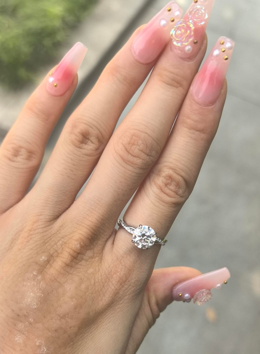 Customer photo review of S925 Twist Moissanite 2.0 Carat Round Cut Promise Ring