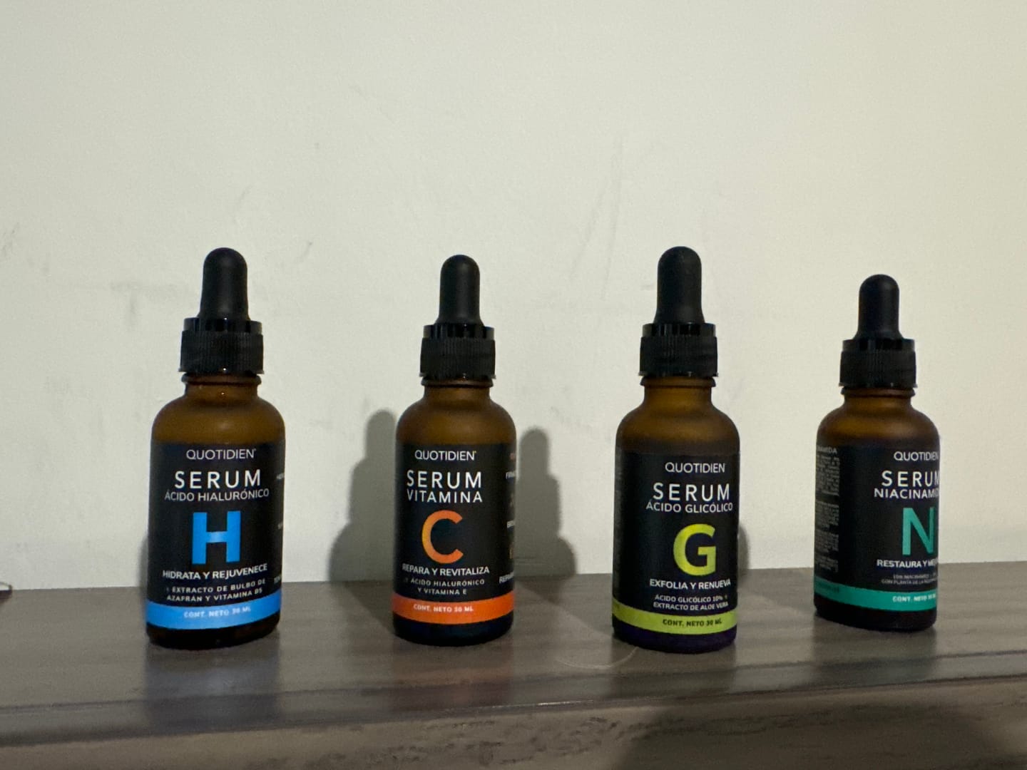 Customer photo review of NUEVO: Kit Los 4 Fantásticos (44% OFF) - Serum de Vitamina C 30ml + Serum de Niacinamida 30ml + Serum Ácido Glicólico 30ml + Serum de Ácido Hialurónico 30ml