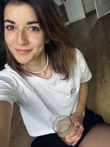 Customer photo review of Flat White | Besticktes Bio Baumwoll Crop Top