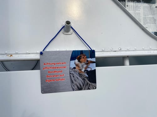 Customer photo review of Hunde-Türschild mit Foto & Wunschtext (UV- UND WETTERFEST) - Angebot beim Kauf eines 2. Schildes