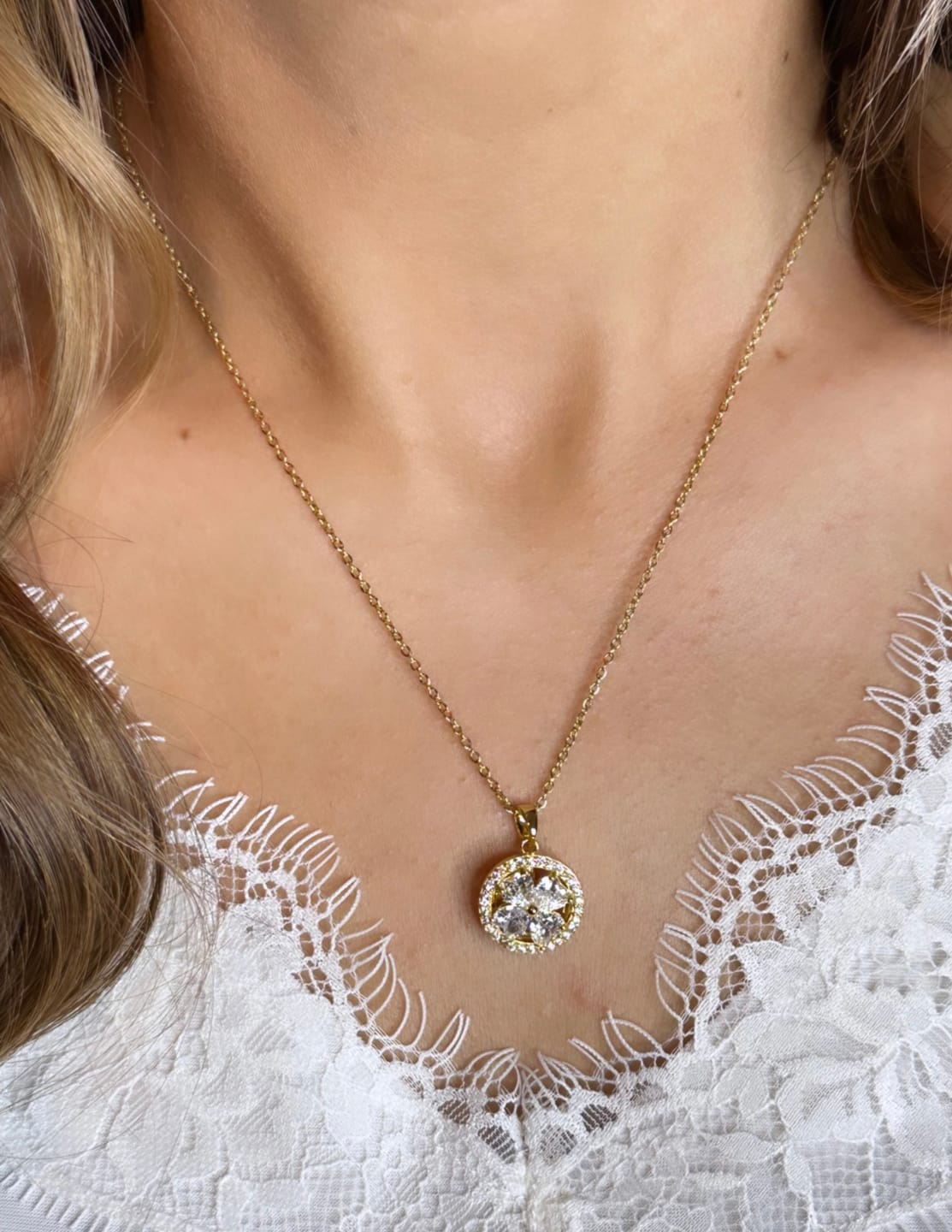 Customer photo review of Rotating Blossom Kette 18K Vergoldet