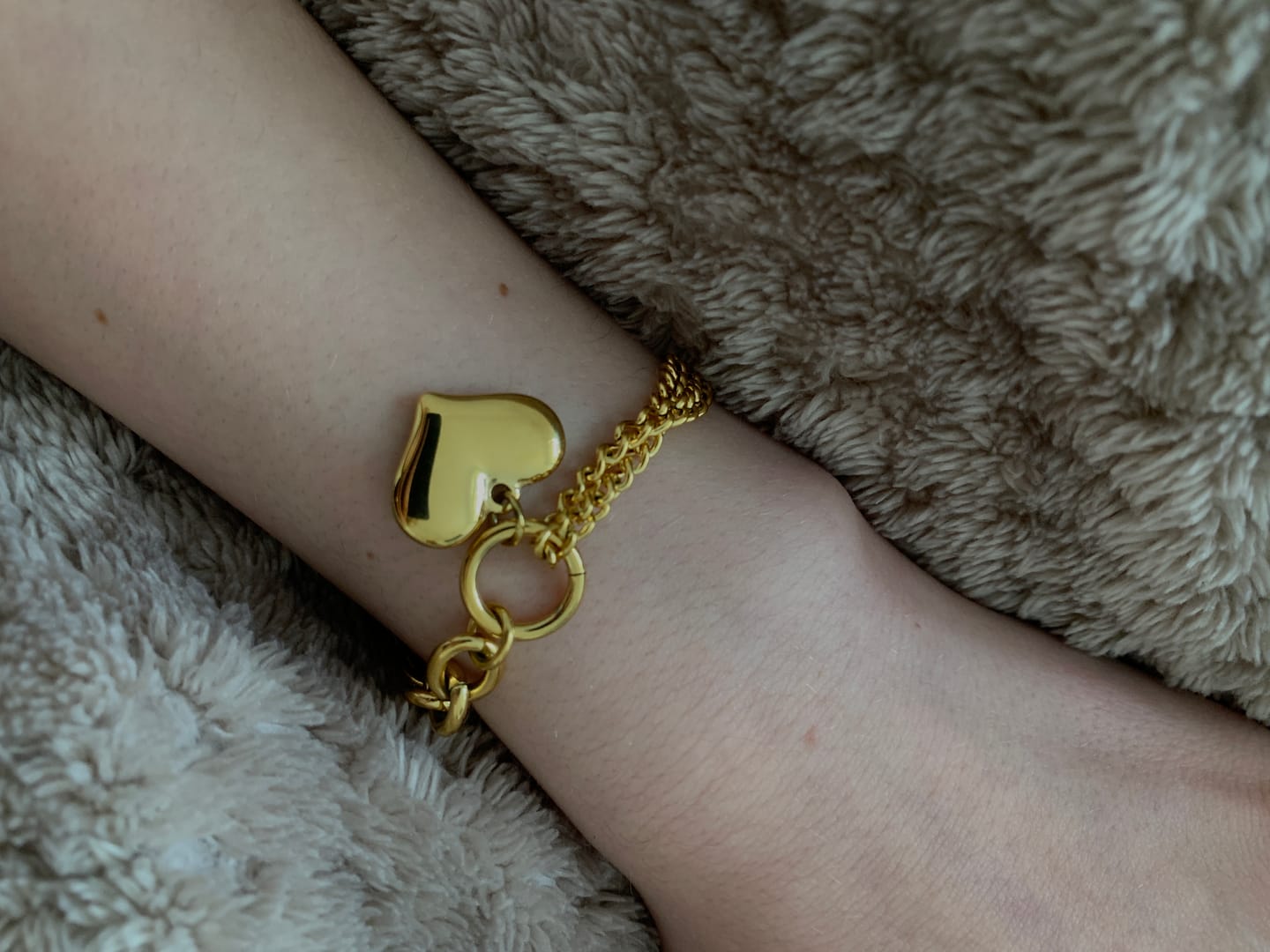 Customer photo review of Chunky Heart Armband | 18K vergoldet