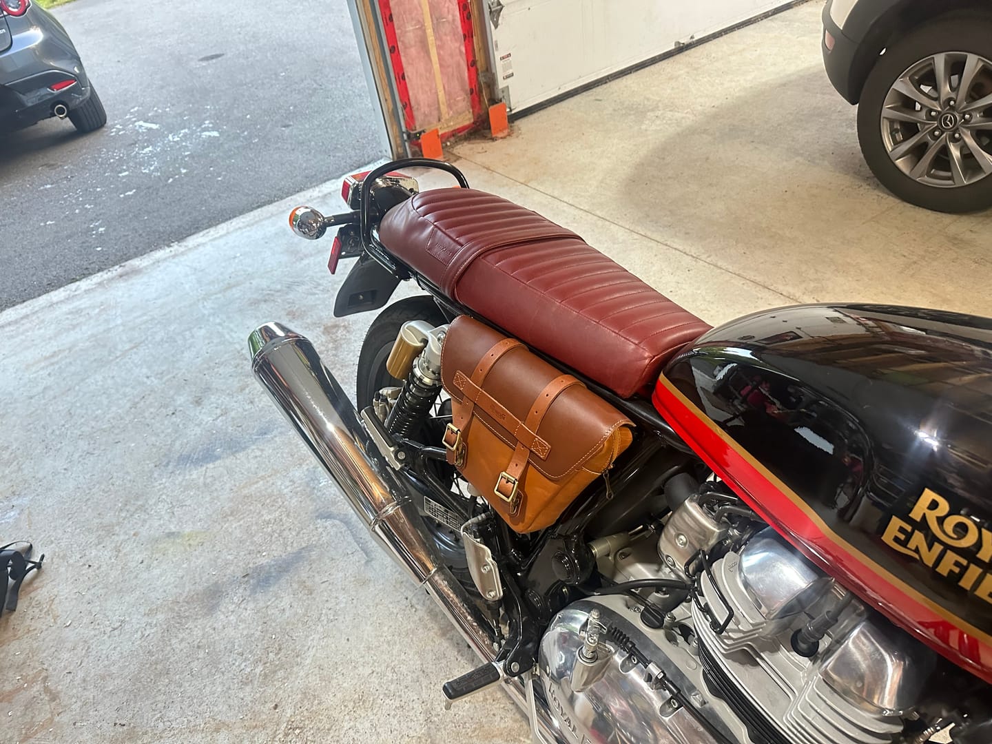 Customer photo review of touring leather seat crafted to fit royal enfield interceptor 650 / gt 650
