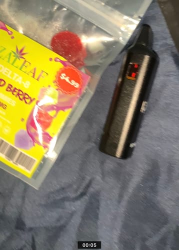 Customer photo review of BOMB EXTRACTS (D8 + LIVE RESIN) DISPOSABLE VAPE GELATO - HYBRID