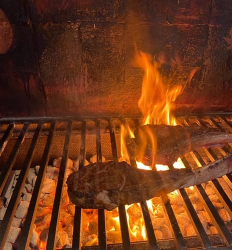 Reseña con foto de un cliente sobre Rib Eye Tomahawk Steaks