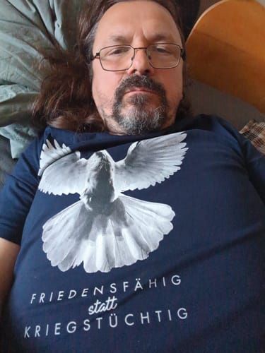 Customer photo review of ORGANIC SHIRT BUBEN • FRIEDENSFÄHIG STATT KRIEGSTÜCHTIG