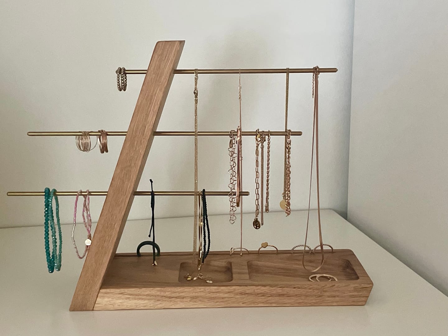 Customer photo review of Handgefertigter Schmuckständer – Ada aus edlem Eichen-Massivholz