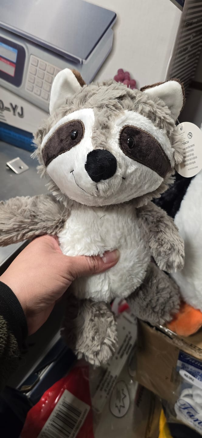 Customer photo review of Peluche Mapache Felpa Suave Kawaii 35 Cm