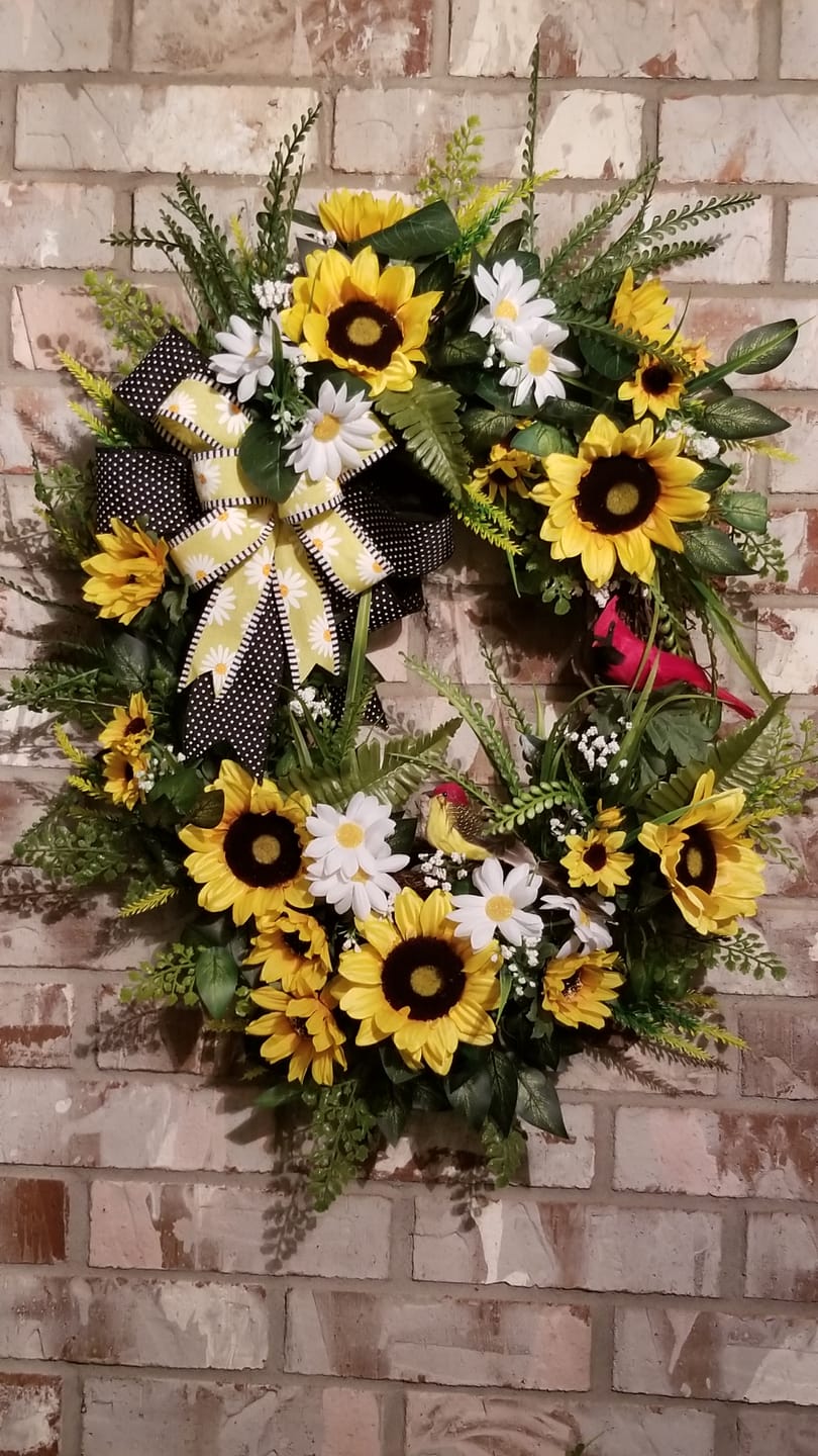 Customer photo review of 18" Oval Grapevine Wreath - DECOE-037