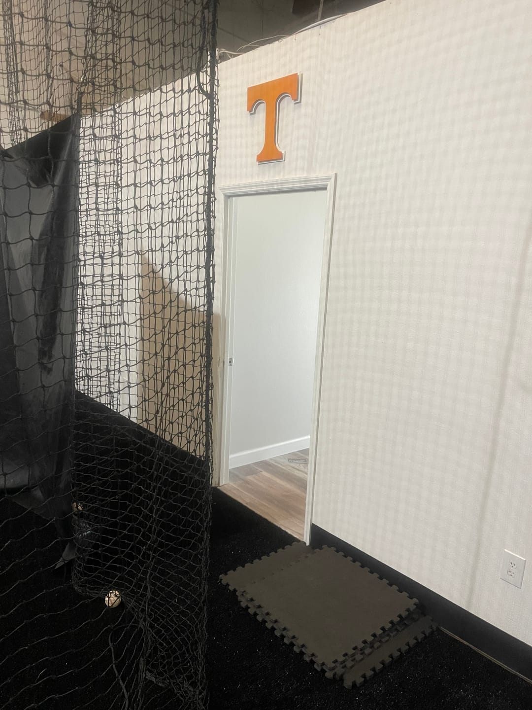 Customer photo review of Tennessee Volunteers "T" 3D Vintage Metal Wall Art