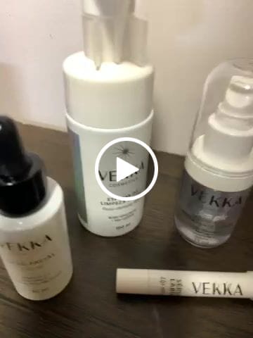 Customer video review of ESPUMA DE LIMPEZA FACIAL VEKKA 100ML